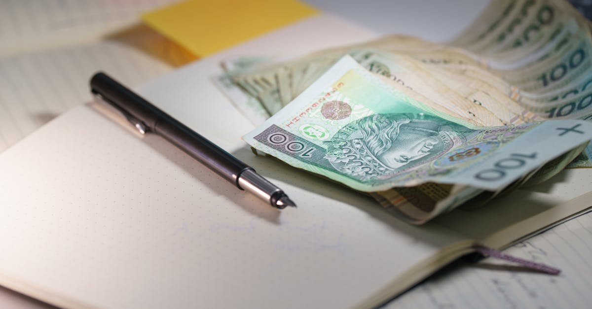 Notatnik z domowymi wydatkami — codzienna praktyka redakcji Czarniventa